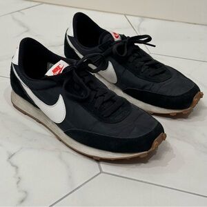 NIKE Daybreaker Sneaker 🖤 size 9